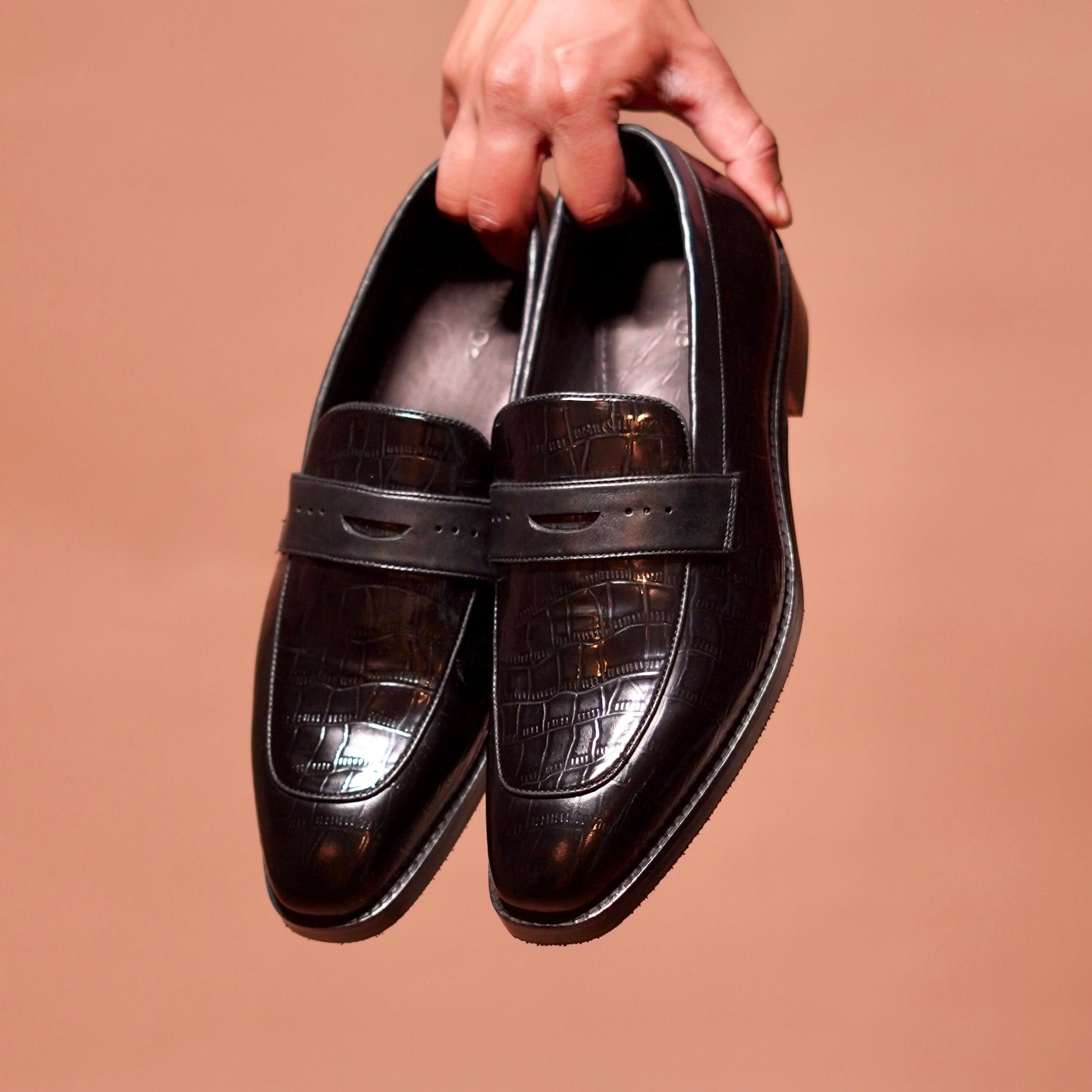 Motivo Croco | Black croc print penny loafers